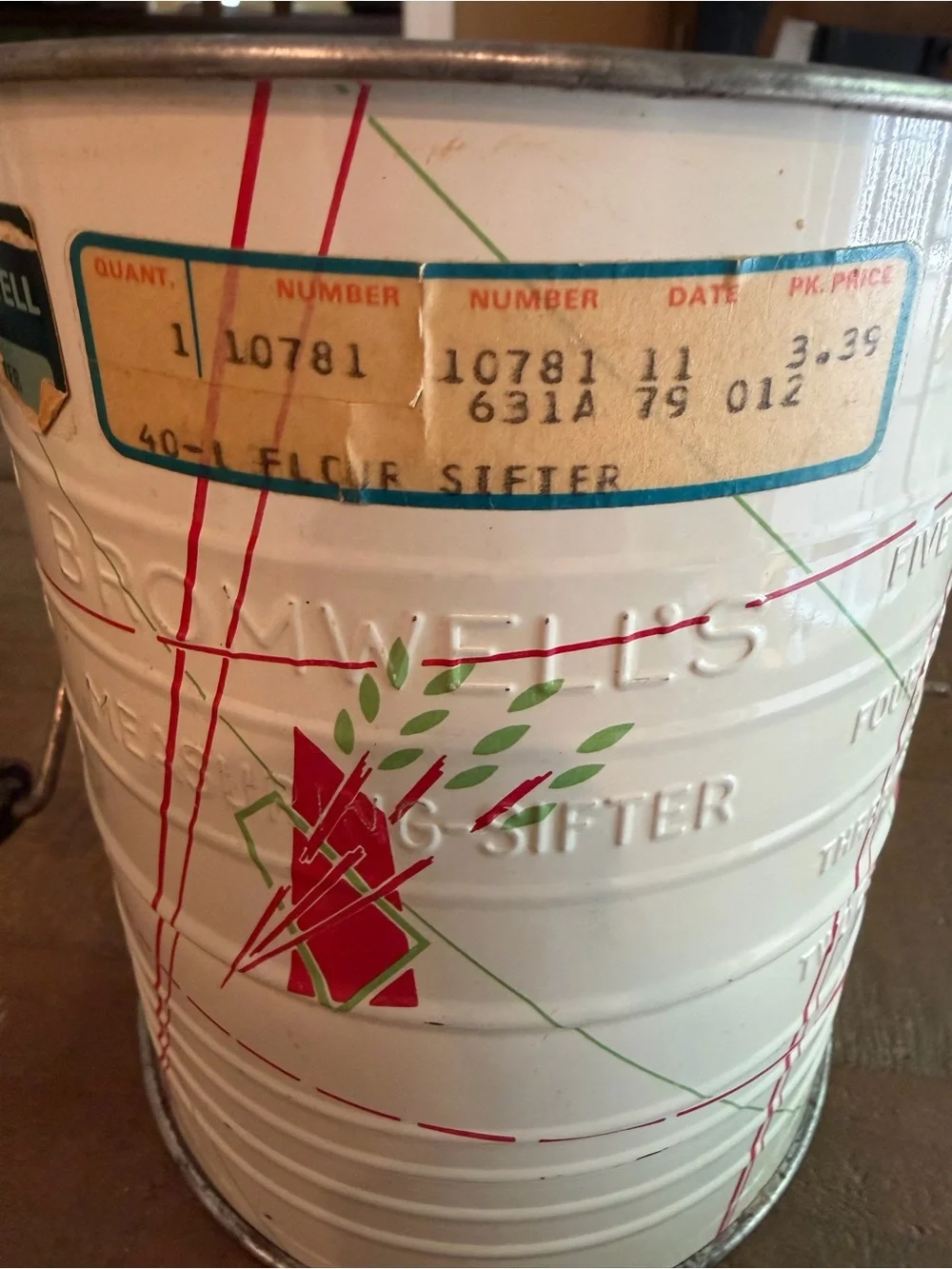 Vintage 1979 Bromwells 5 Cup Measuring Flour Sifter Tin Retro Kitchen Decor USA